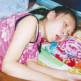河北“女懒虫”吴桂英，15岁因哥哥两巴掌瘫20年，现在怎么样了？